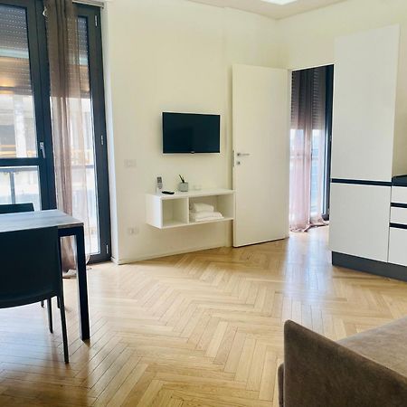Sky View -Porta Nuova- Appartamento 2 Con Balcone Milano Exteriör bild